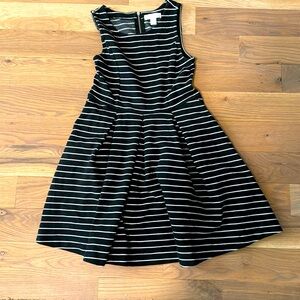 Girls black and white sleeveless dress